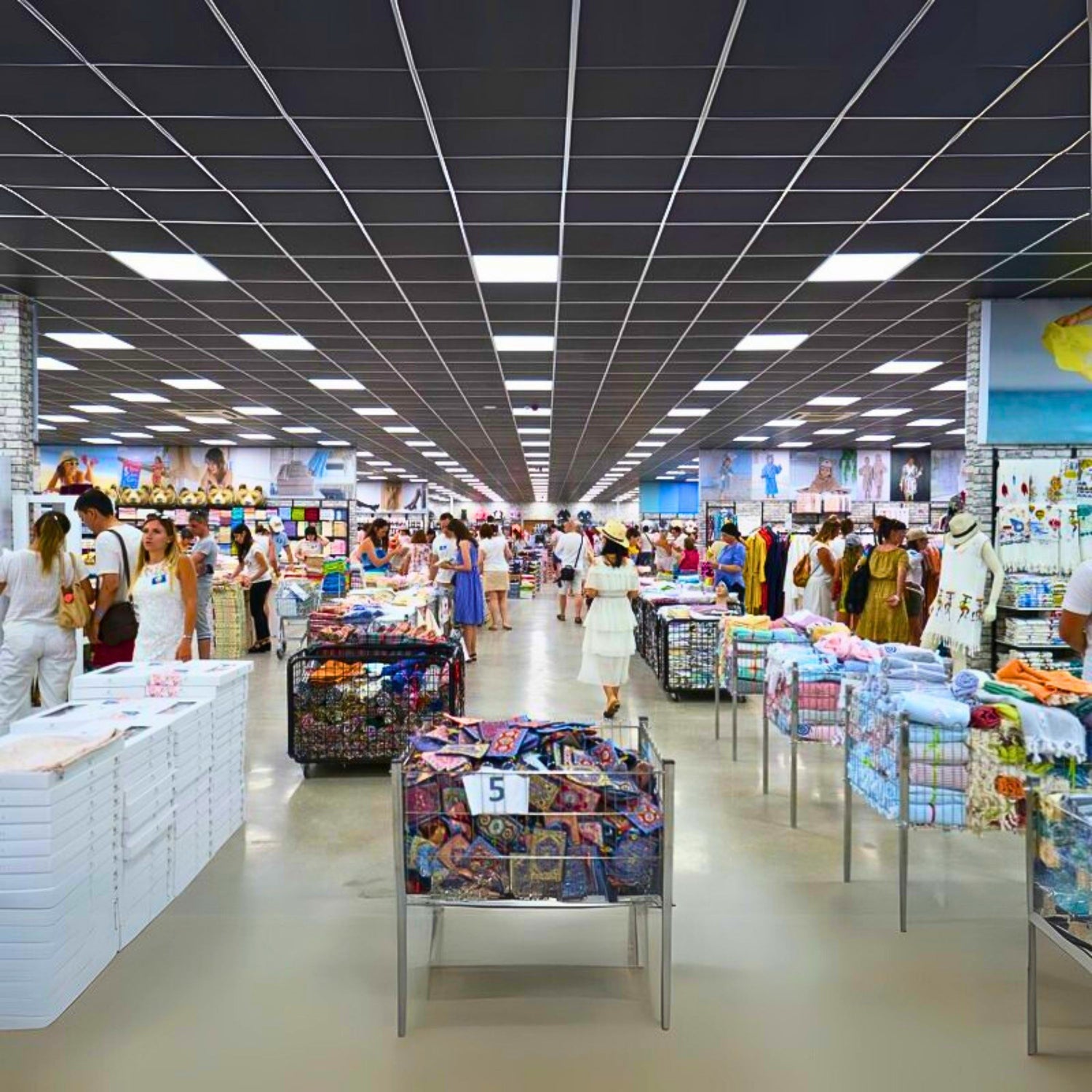 Explore the extensive collection of wholesale Turkish textiles at Cottonpolis. We offer a wide variety of high-quality products, including Turkish towels, beach towels, blankets, bedding sets, bath linens, home textiles, hotel textiles, fabrics, and more. As a leading Turkish textile manufacturer, we provide competitive prices and exceptional quality.