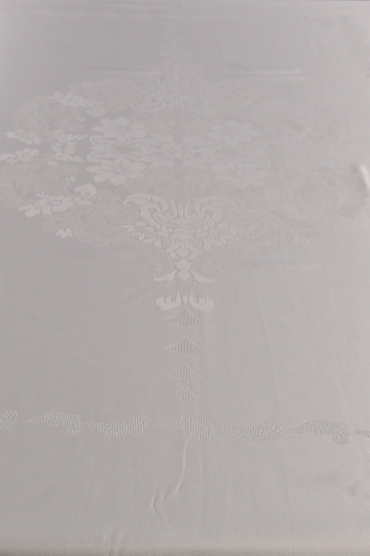 Wholesale Tablecloths Waterproof Lace, 100% Polyster Table Linen Sets by Cottonpolis